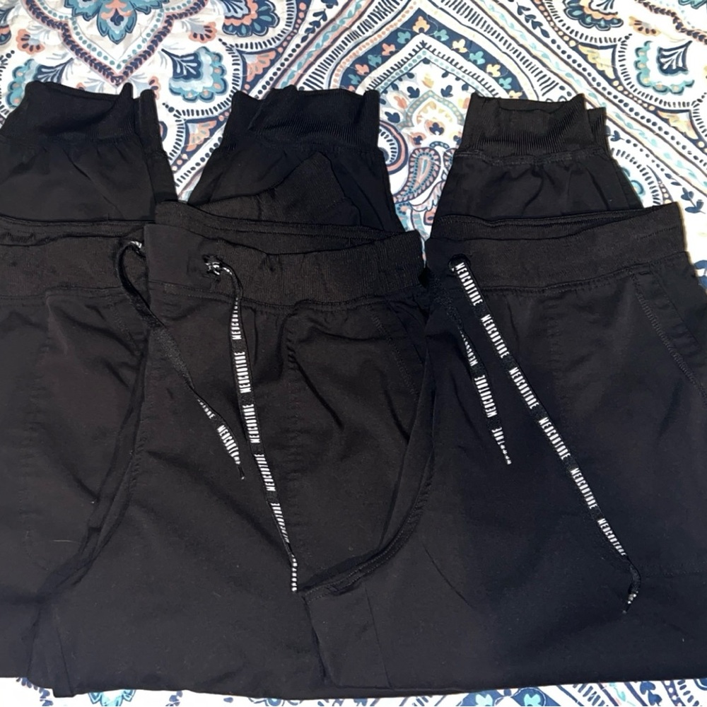 Black jagging scrub pants med couture